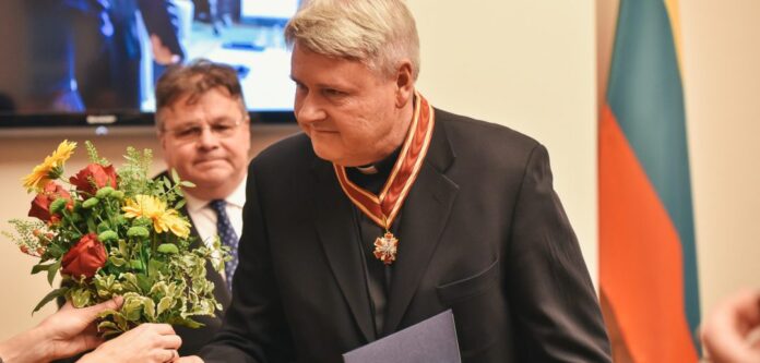 76717397_2747147838680967_3049473251706142720_o-1078x516 Kanadiečiui prel. Edmundui Putrimui