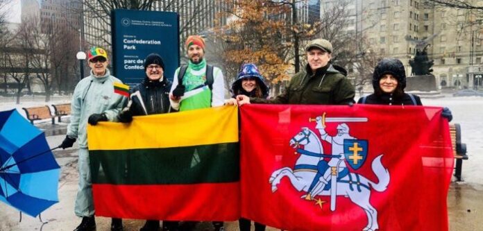 pirmojo-begimo-dalyviai1-702x336 Kanadiečiui prel. Edmundui Putrimui