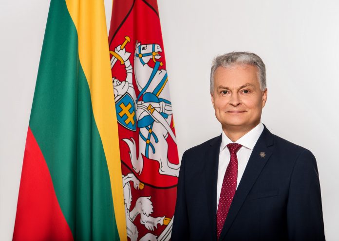 Lietuvos Respublikos Prezidento Gitano Naus?dos portretas Liepos 6-osios Valstyb?s (Lietuvos Karaliaus Mindaugo kar?navimo) dienos sveikinimui.