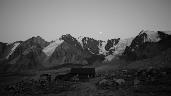 Woman_and_the_Glacier_2