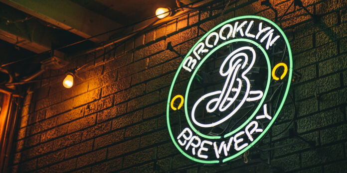 Neon_sign_on_brick_wall